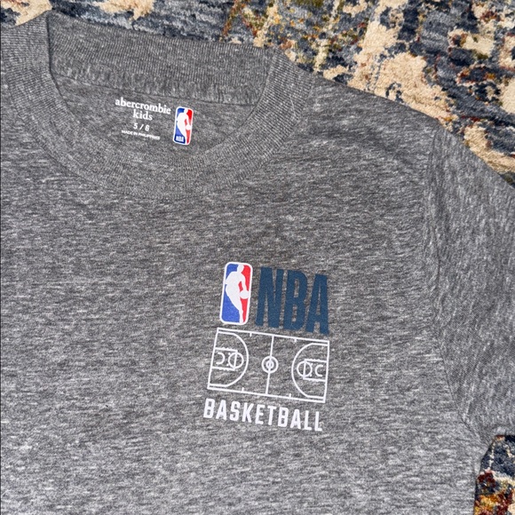 ABERCROMBIE KIDS A&F boys NBA Heather Gray Short Sleeve Tee 5/6 - Picture 3 of 3